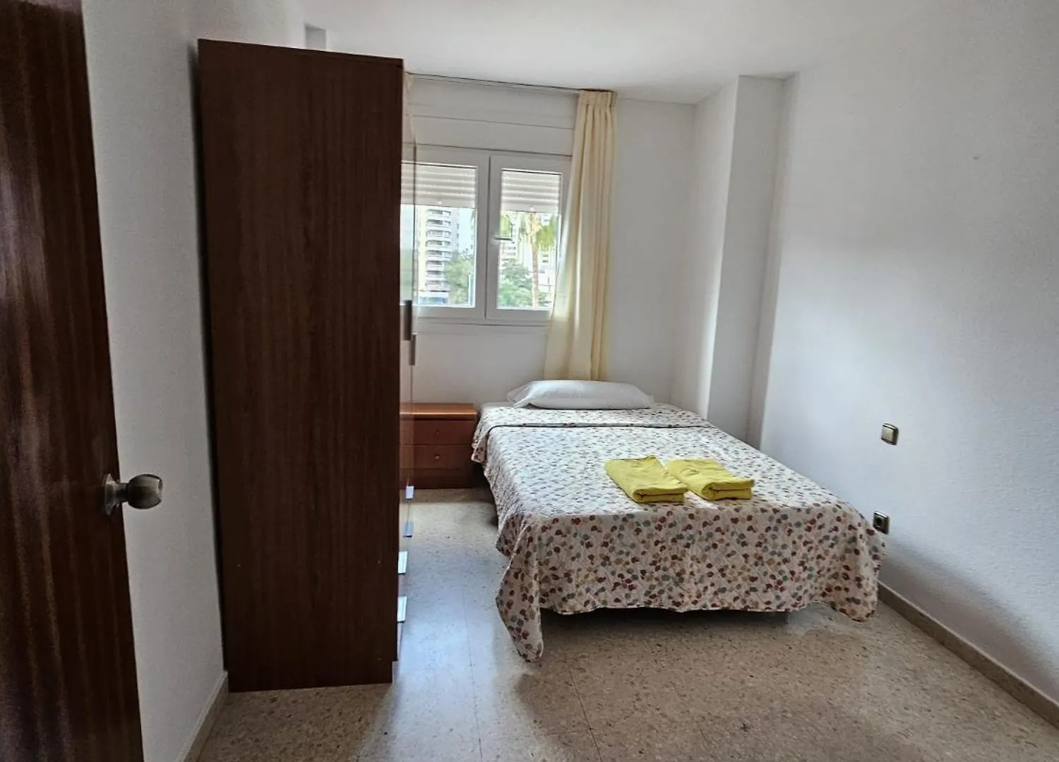 Preciosa Habitacion Centro Malaga Enfrente El Corte Ingles Estacion De Tren Y Metro La Mejor Zona De Malaga Casco Antiguo Δωμάτια σε οικογενειακή κατοικία