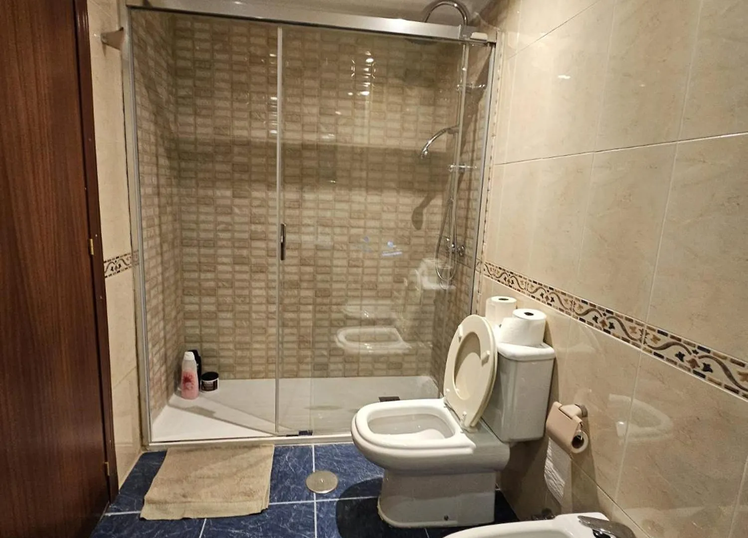 Δωμάτια σε οικογενειακή κατοικία Preciosa Habitacion Centro Malaga Enfrente El Corte Ingles Estacion De Tren Y Metro La Mejor Zona De Malaga Casco Antiguo