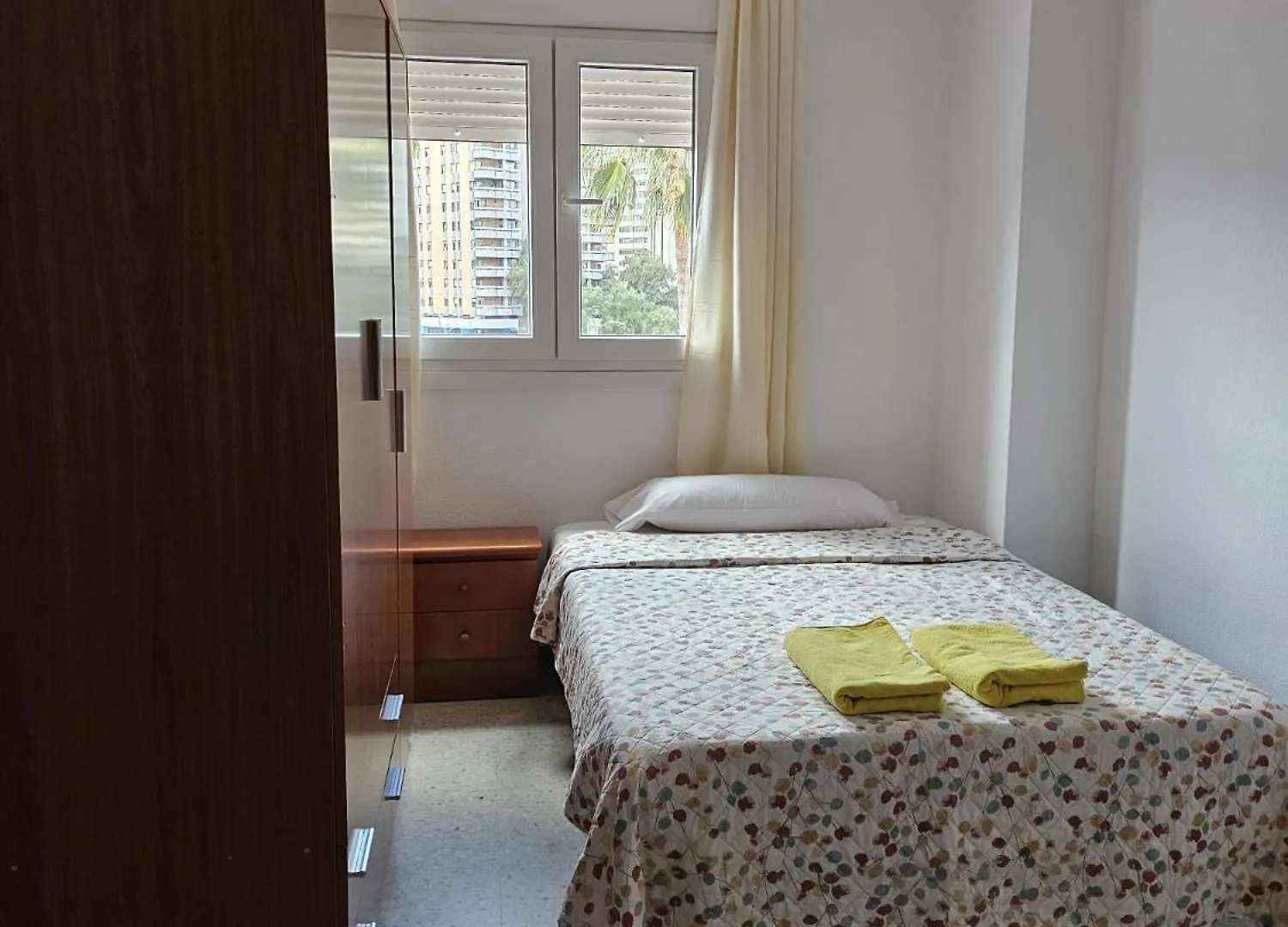Preciosa Habitacion Centro Malaga Enfrente El Corte Ingles Estacion De Tren Y Metro La Mejor Zona De Malaga Casco Antiguo Δωμάτια σε οικογενειακή κατοικία