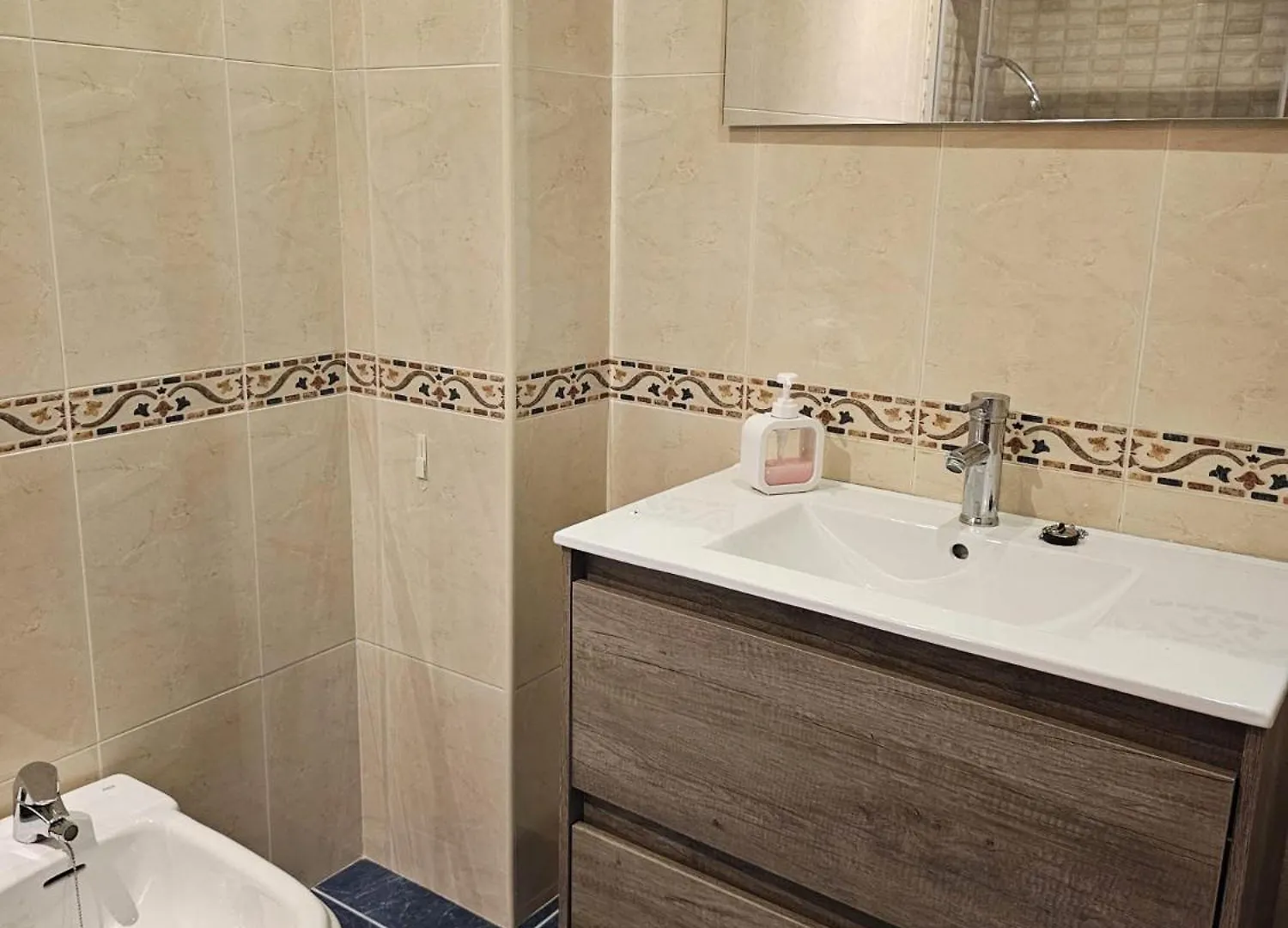Δωμάτια σε οικογενειακή κατοικία Preciosa Habitacion Centro Malaga Enfrente El Corte Ingles Estacion De Tren Y Metro La Mejor Zona De Malaga Casco Antiguo